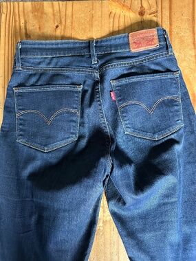 712 LEVIS High Rise Skinny Jeans Size 27